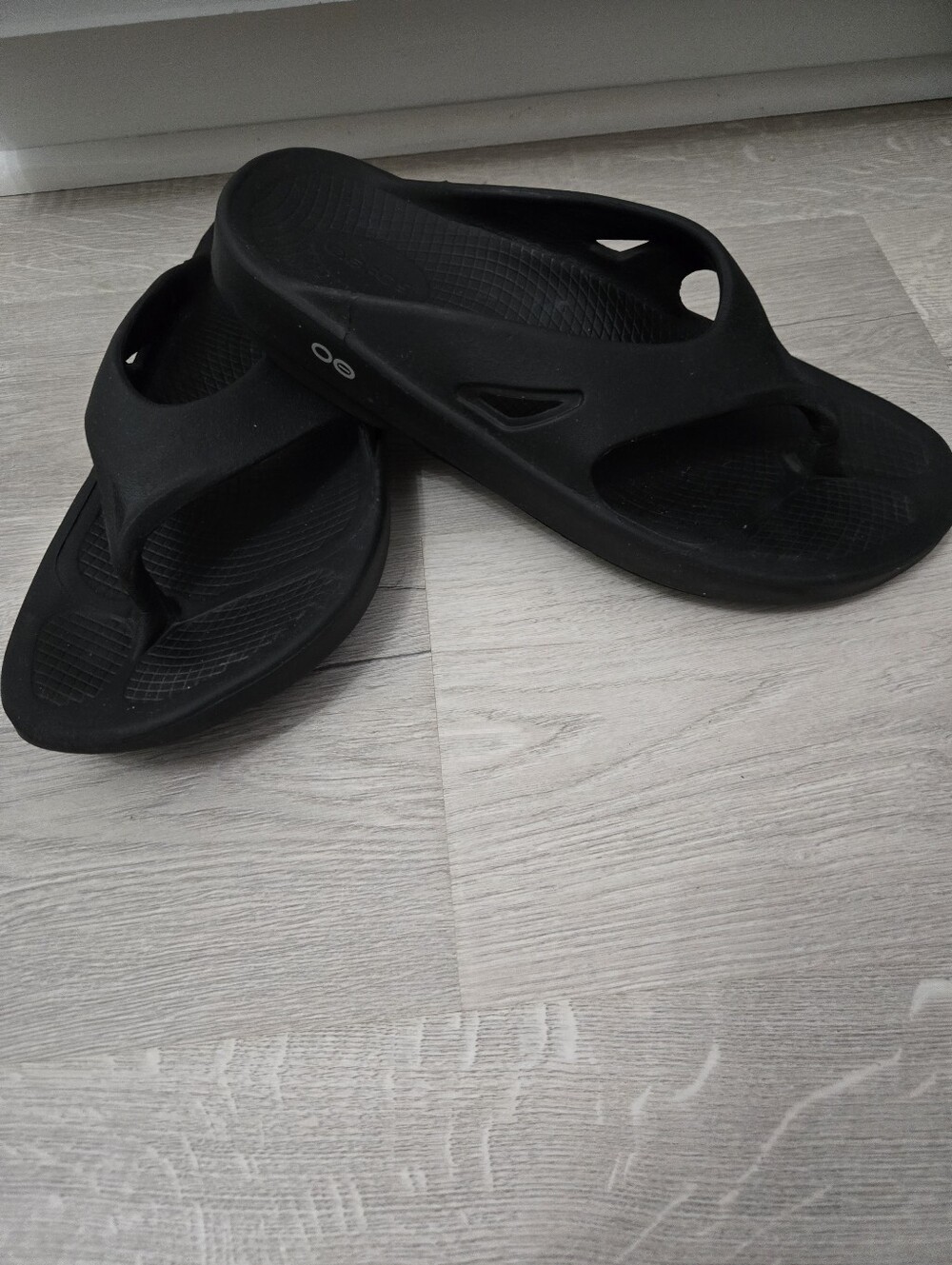 Oofos Black Flip Flops Sandals Mens 11 Womens 13